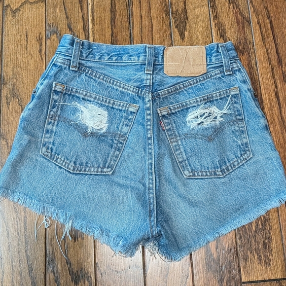 Vintage Denim Levi's Shorts - Picture 2 of 2